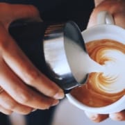 coffee-latte-art-by-coffee-master-2022-11-04-05-11-47-utc café au lait