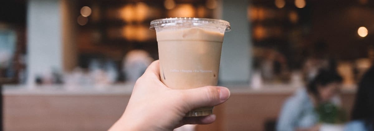 une tasse en plastique