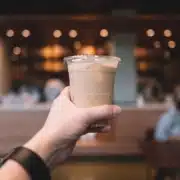 une tasse en plastique