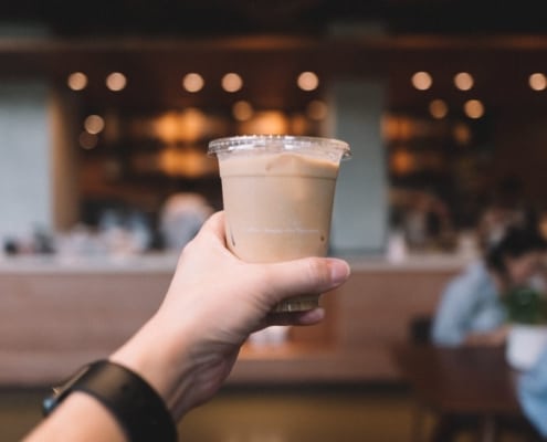 une tasse en plastique