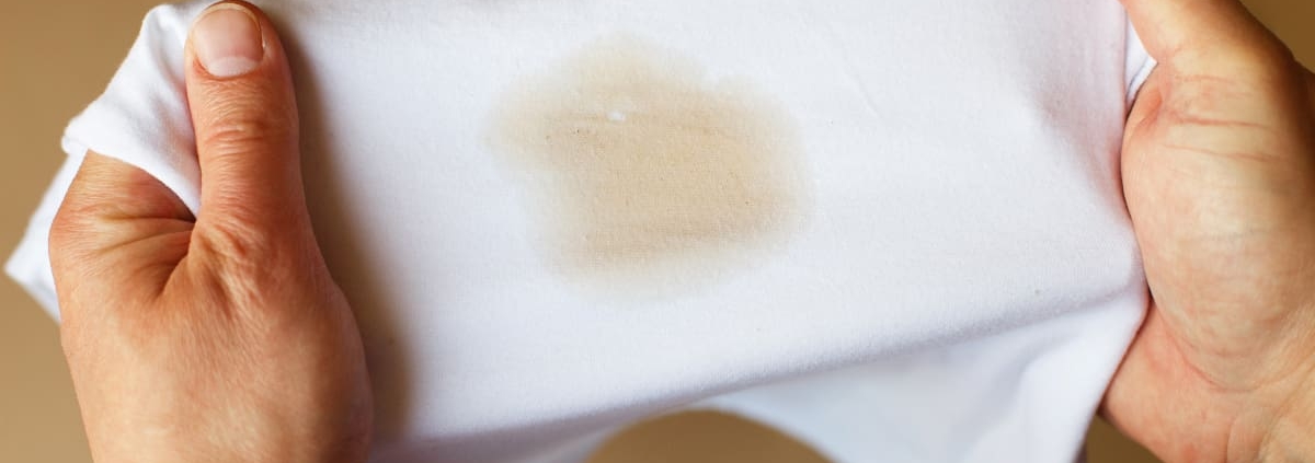 tache de café sur du blanc