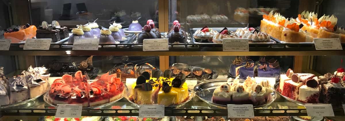 religieuse au café