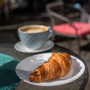 1-cafe-svp-cafe-croissant Café croissant : la surprenante histoire d'une tradition