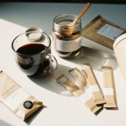 Café instantané premium : guide complet 2025