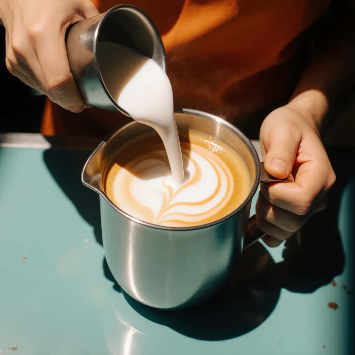 Micro-mousse de lait pour un Flat White, texture soyeuse