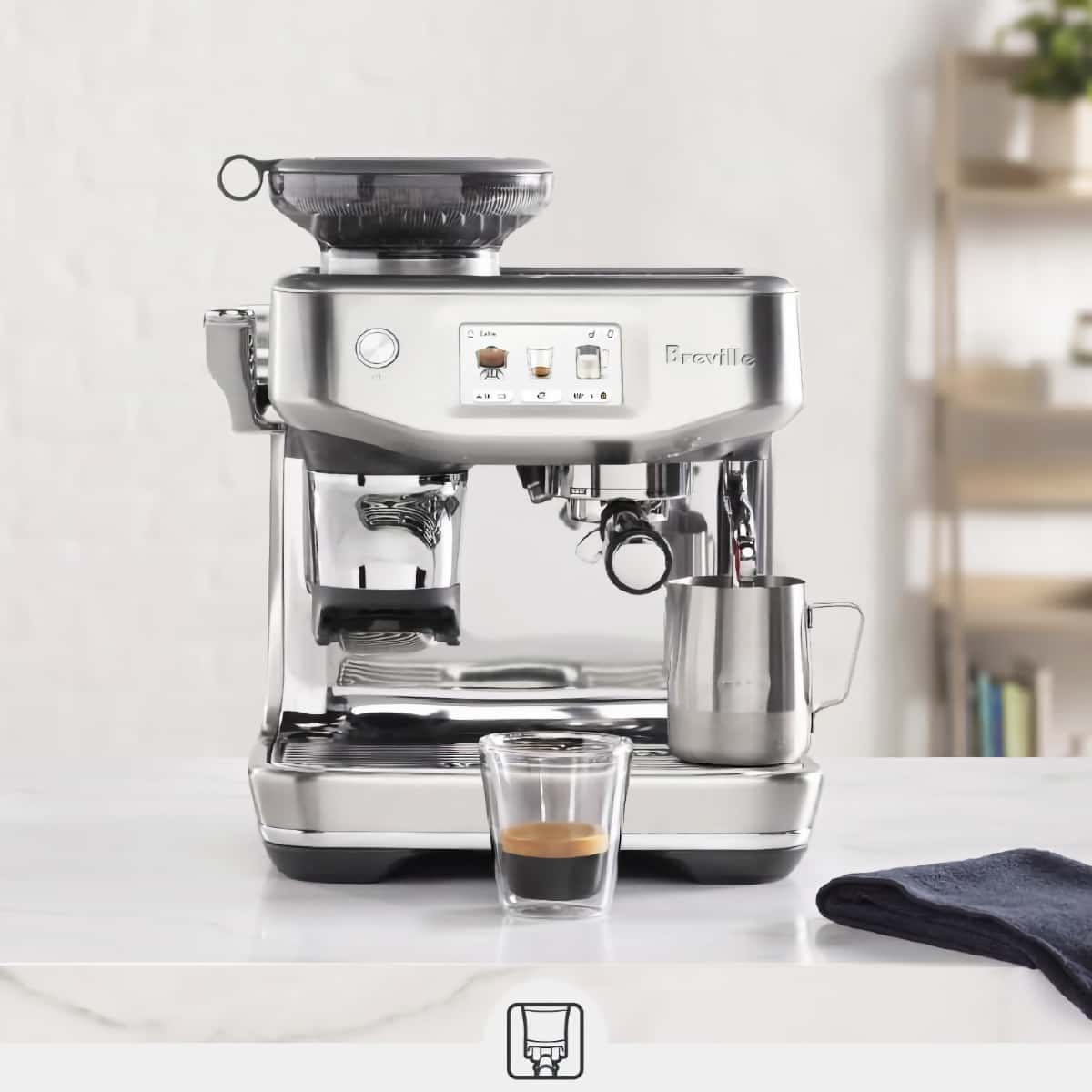 Machine espresso Sage Barista Touch Impress sur un plan de travail